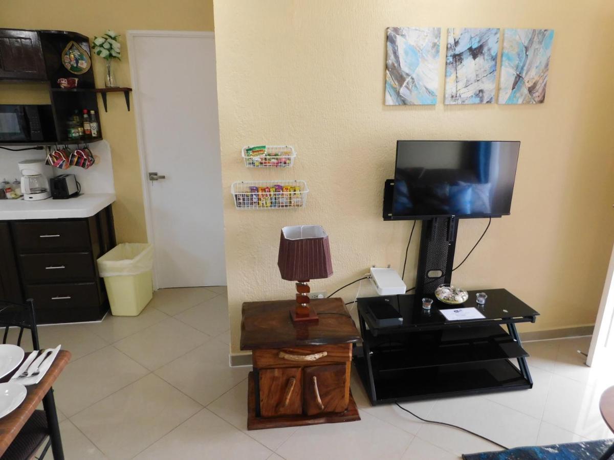 Condo Villa B27 Sleeps Five People - B28 Sleeps Six People - Price Includes Housekeeping Fees Not Taxes - Very Close To The Pool And Beach! Jacó Kültér fotó
