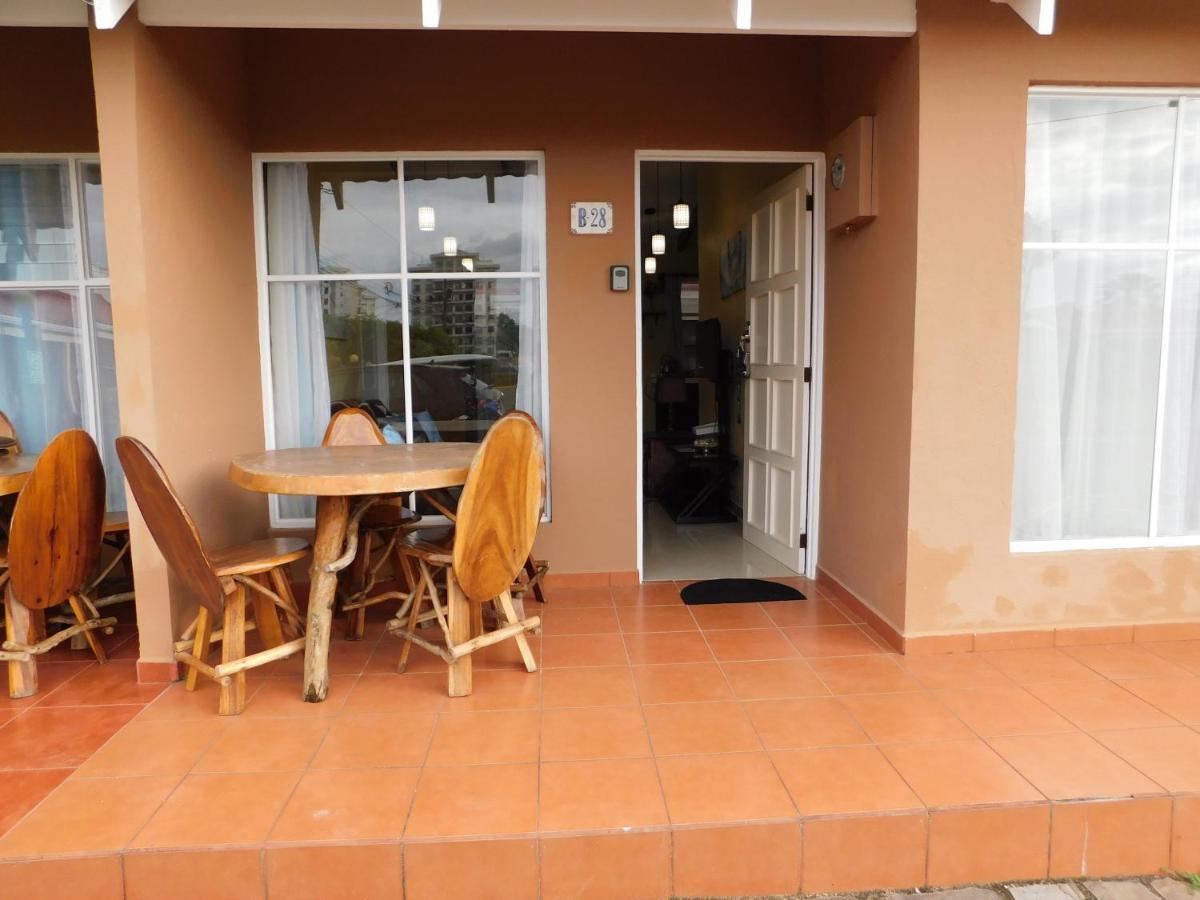 Condo Villa B27 Sleeps Five People - B28 Sleeps Six People - Price Includes Housekeeping Fees Not Taxes - Very Close To The Pool And Beach! Jacó Kültér fotó