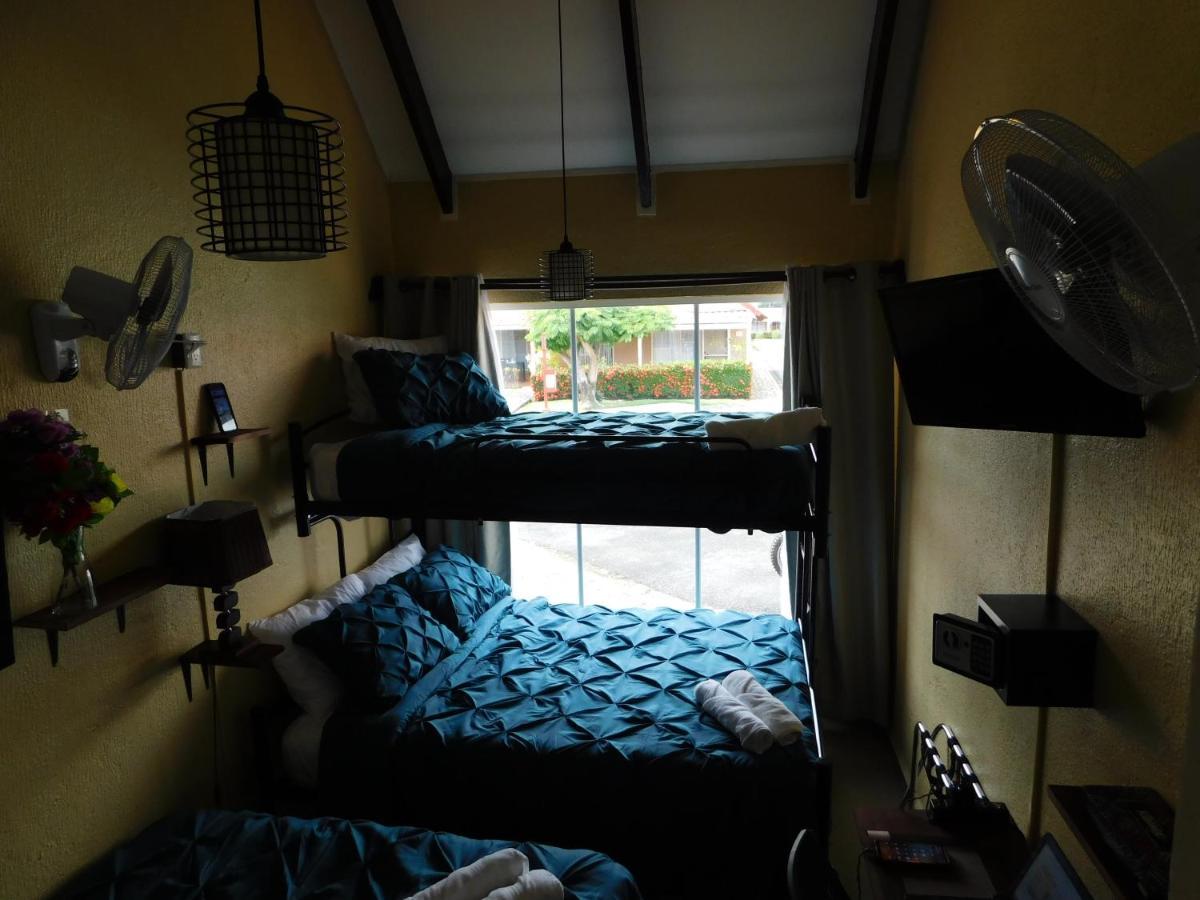 Condo Villa B27 Sleeps Five People - B28 Sleeps Six People - Price Includes Housekeeping Fees Not Taxes - Very Close To The Pool And Beach! Jacó Kültér fotó