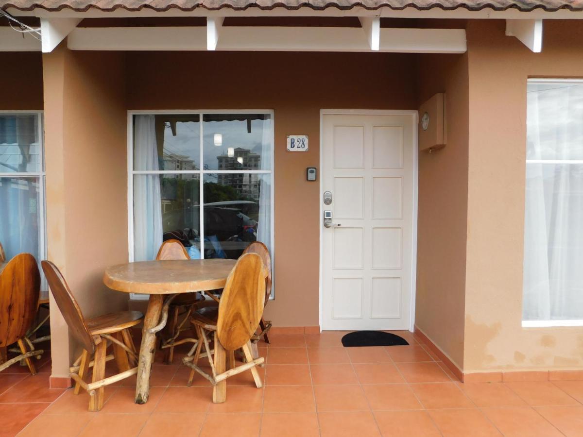 Condo Villa B27 Sleeps Five People - B28 Sleeps Six People - Price Includes Housekeeping Fees Not Taxes - Very Close To The Pool And Beach! Jacó Kültér fotó